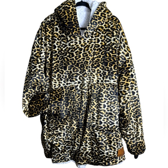 The Original DearFoam Brown Leopard Print Reversible Soft Throw Hoodie One Sz - Picture 2 of 9